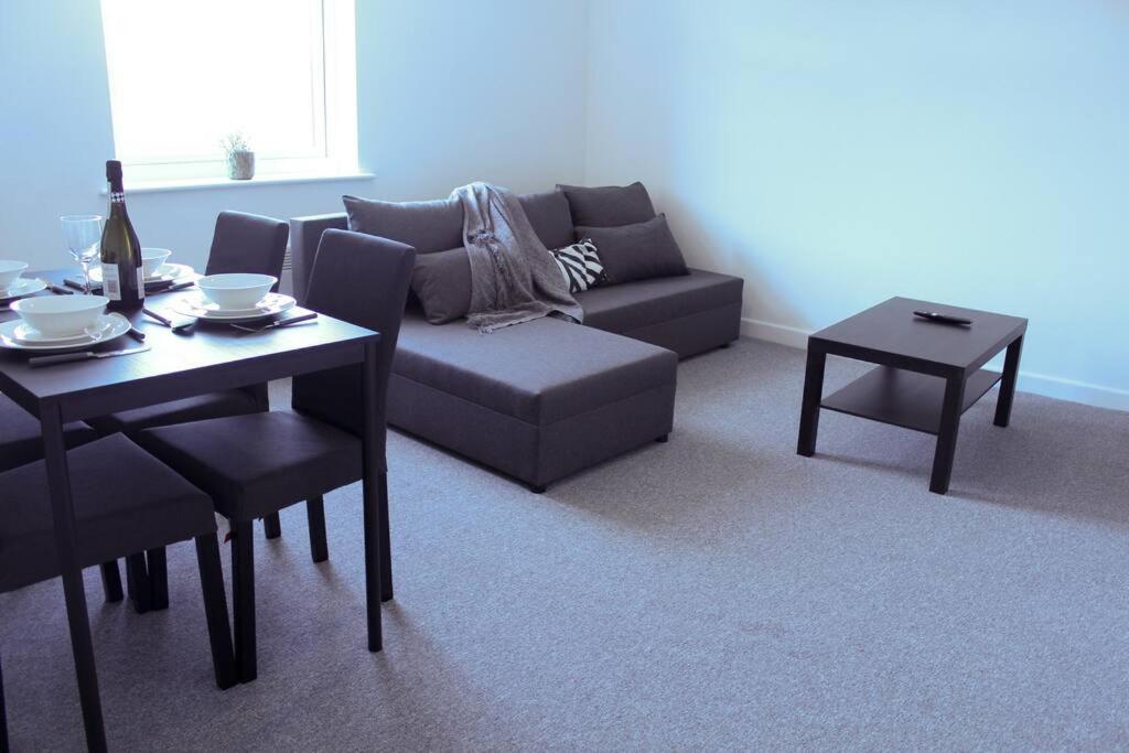 Spacious & Pet-Friendly 1Br Apt In Heywood Apartamento Exterior foto